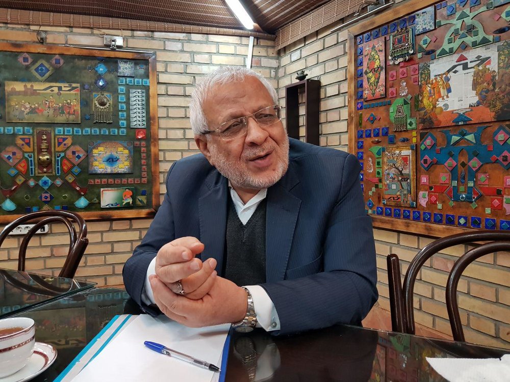 کنایه معنادار بادامچیان به احمدی نژاد: شاید بعدها بایدن را با ترامپ اشتباه بگیرد /حق شورای نگهبان است تایید صلاحیت بکند یا نه