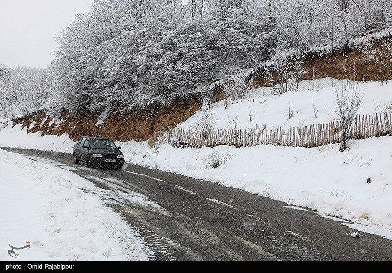 برف و باران در جاده‌های ۷ استان کشور