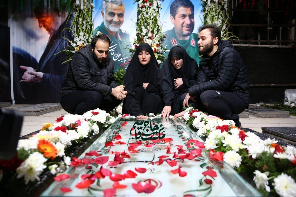 عکس دیدار خصوصی خانواده سردار سلیمانی با رهبر انقلاب