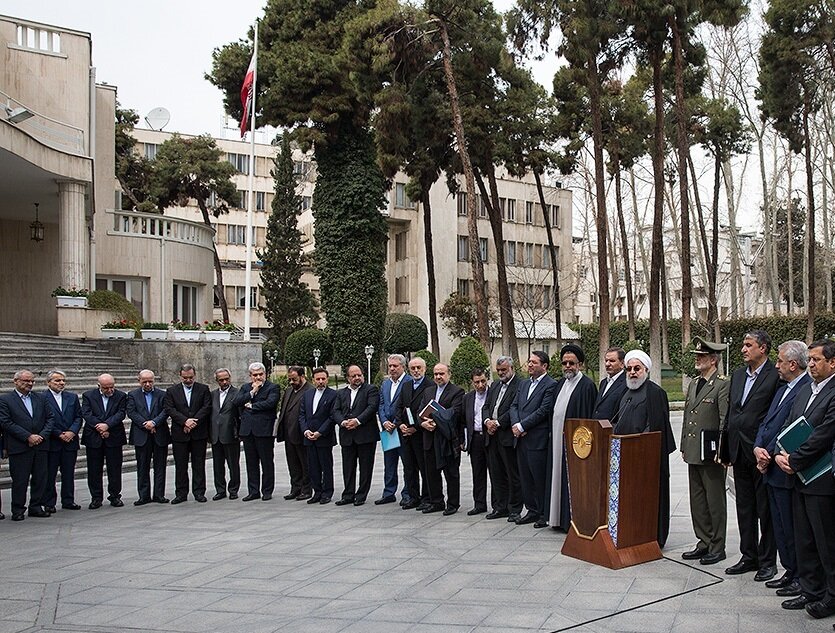 تقدیر از احمدی‌نژاد، تخریبِ روحانی؛ ۲ سناریوی متفاوت در پایان عمر دولت