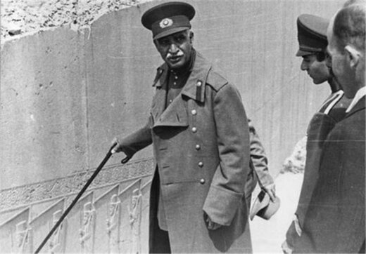 رضاخان از چه کسی به شدت وحشت داشت؟