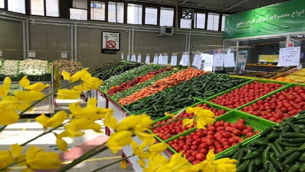 قیمت انواع میوه در بازار/ بالا نشینی آناناس و توت فرنگی و موز