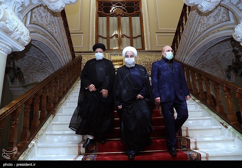 قاب عکس متفاوت در اتاق جلسه روحانی، قالیباف و رئیسی