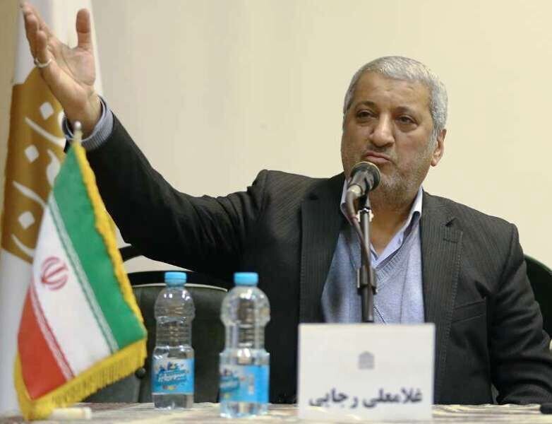 انتقاد تند مشاور هاشمی رفسنجانی از نظامیان و اعضای خبرگان/ برخی طوری رفتار می کنند که هاشمی رفسنجانی در ۸ سال جنگ ایران نبوده است
