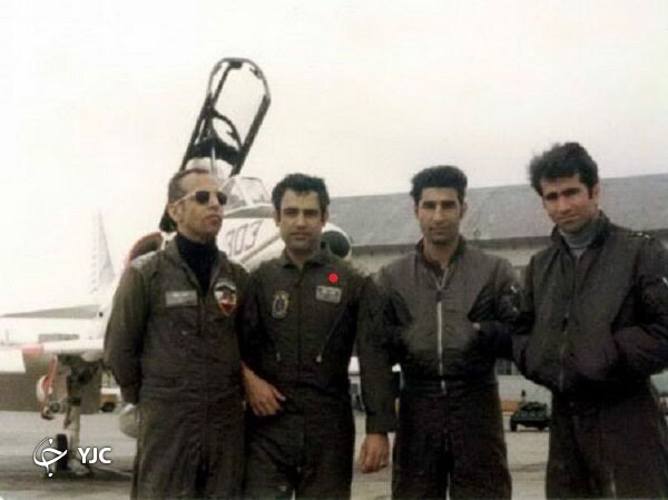 این خلبان ارتش، در زمان اسکورت نفتکش ها هدف موشک قرار گرفت +عکس