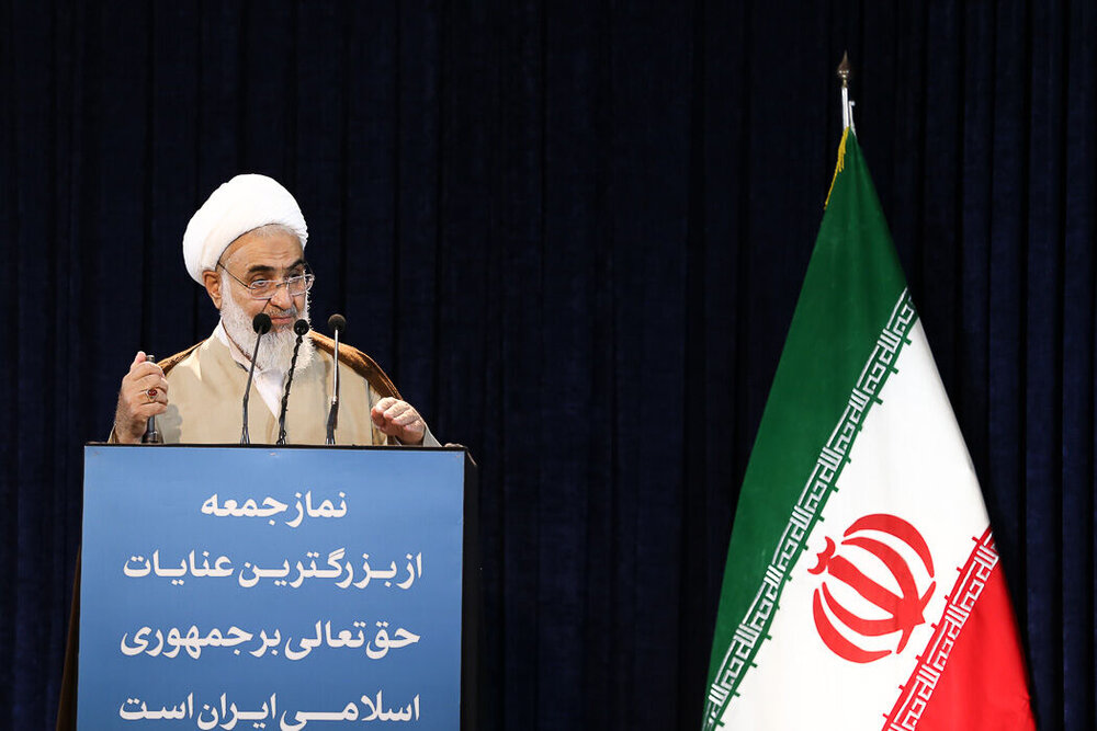 جامعه اسلامی باید در مبارزه با فقر از جوامع دیگر جلوتر باشد