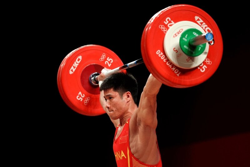 ببینید | قدرت‌نمایی و کسب طلای المپیک ۲۰۲۰ با حرکت نمایشی و عجیب‌وغریب!