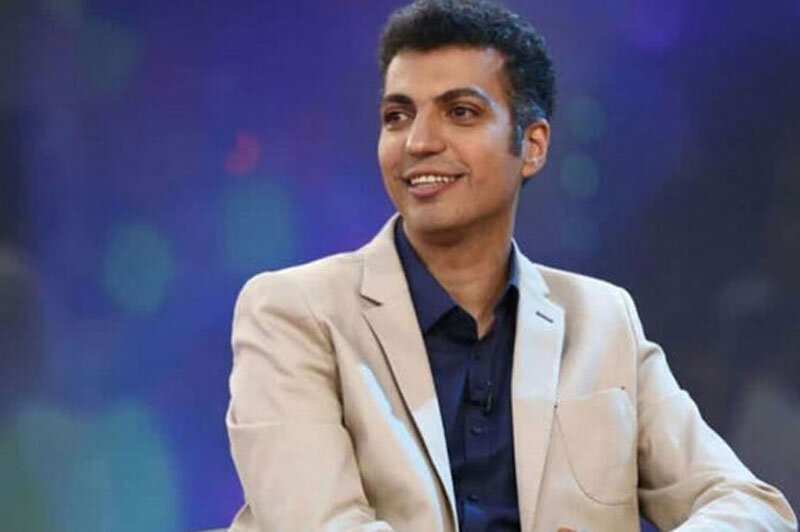 عادل فردوسی‌پور در یک محفل فرهنگی/ عکس