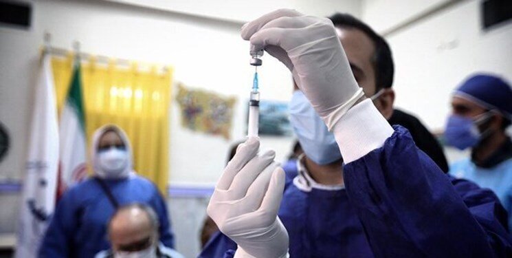 وزیر بهداشت: متاسفانه فقط ۳۰ درصد مردم دز سوم واکسن کرونا زدند