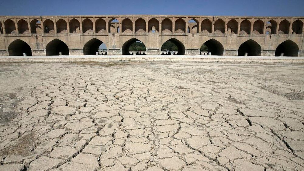 ۶۵ درصد خاک ایران در منطقه خشک آب‌وهوایی
