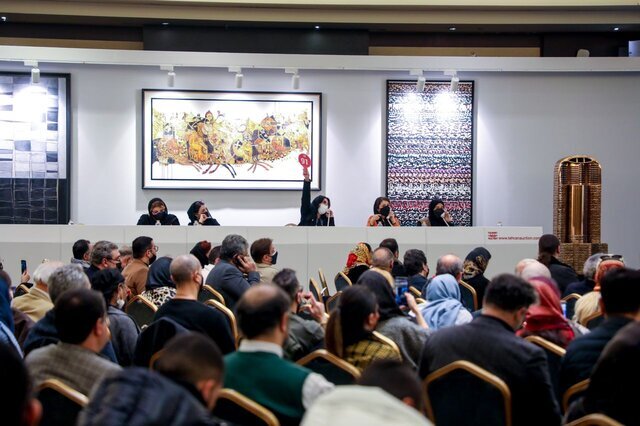 نقدهای بی پاسخ به حراج تهران/ یک هفته پس از حراج تهران یک نفر گفت پادشاه لخت است!