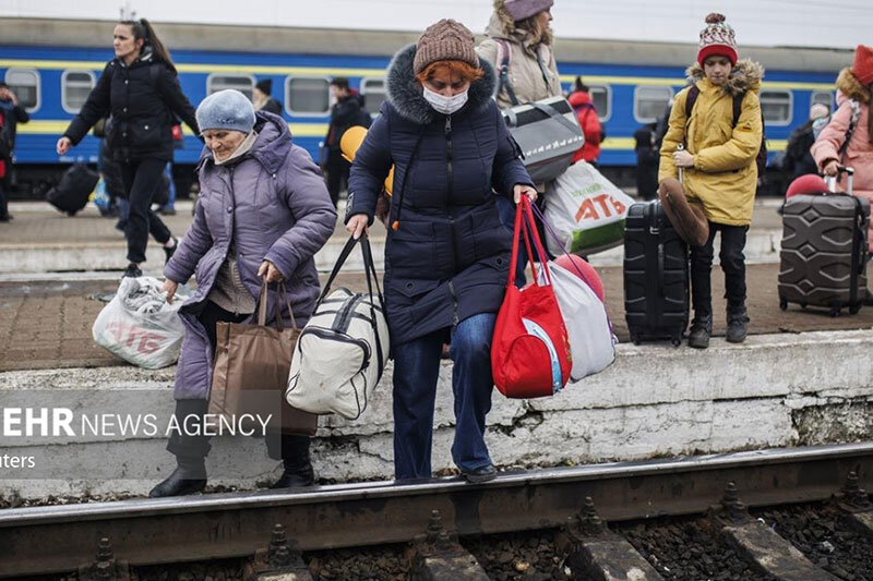 تصاویر | هجوم مردم کی‌یف به ایستگاه قطار برای فرار از جنگ