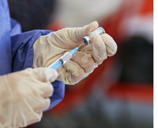 چرا وزارت بهداشت برنامه‌ای برای خرید واکسن کرونا ندارد؟