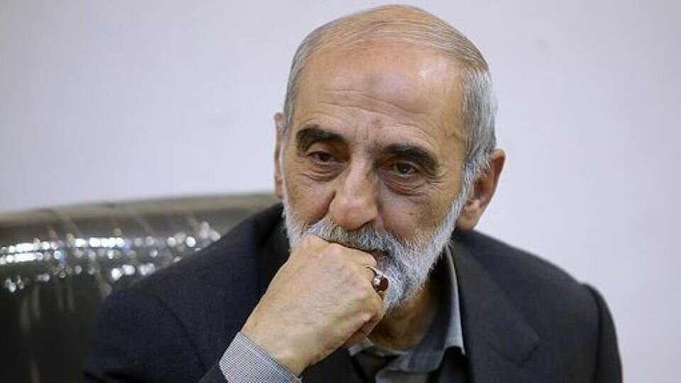 فعال سیاسی اصلاح طلب خطاب به شریعتمداری : می گویید با عراق چه کنیم ؟