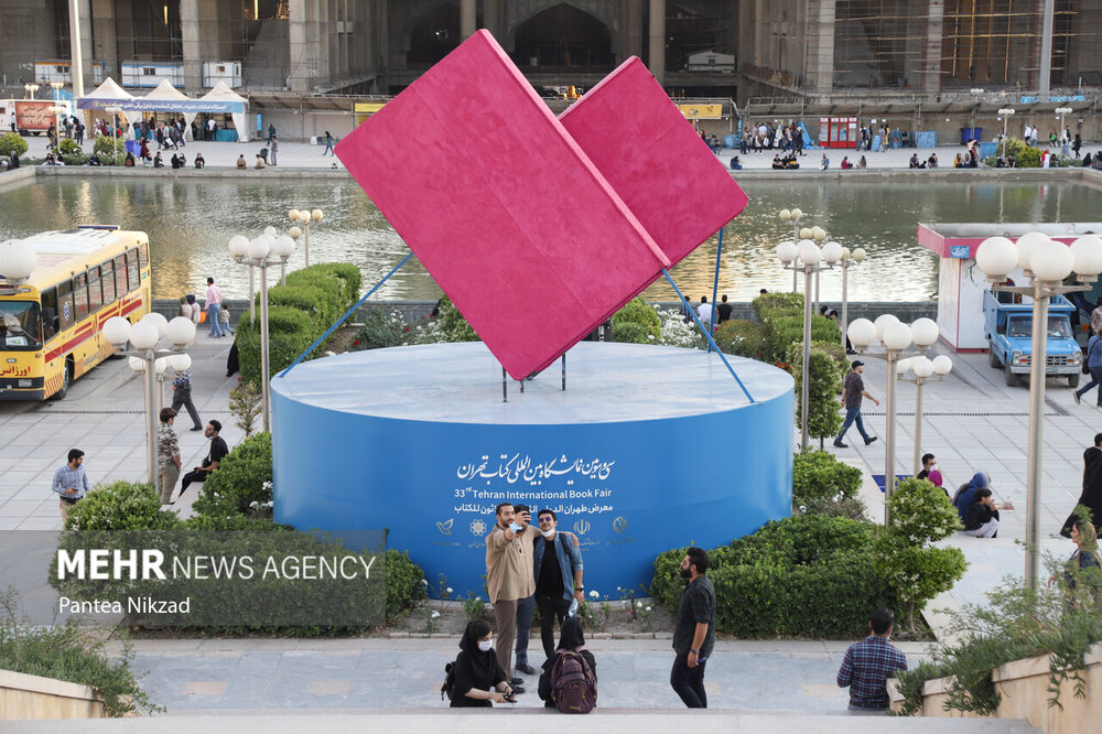 تصاویر | حال‌وهوای سی و سومین نمایشگاه کتاب تهران از دریچه دوربین عکاسان