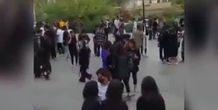 تجمع نوجوانان‌ اسکیت‌سوار در شیراز/ عوامل تحت تعقیب قرار گرفتند