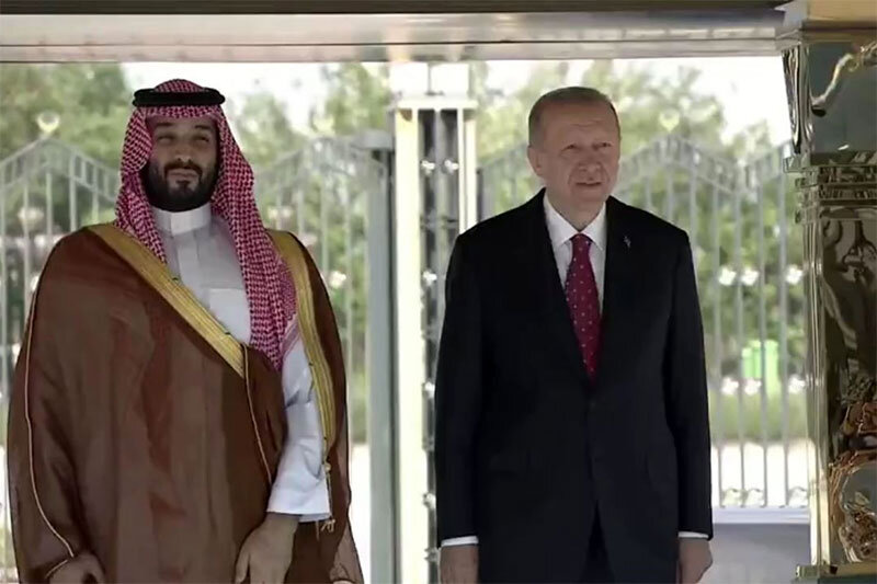 ببینید | سنت‌شکنی ولیعهد عربستان سعودی در ترکیه و واکنش کوبنده گارد افتخار!