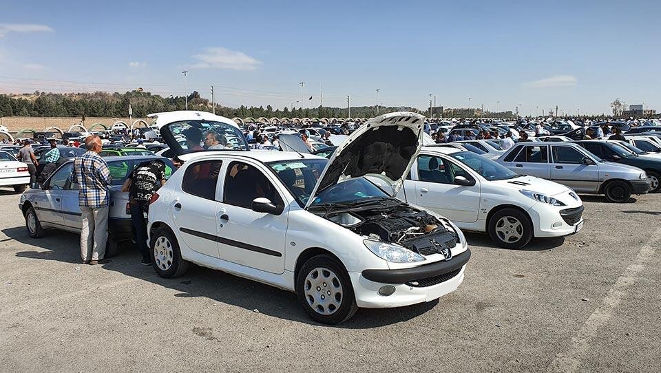 جدیدترین قیمت پژو پارس، ۲۰۶ و تارا اتوماتیک/ با ۵۰۰ میلیون چه خودروهایی می‌توان خرید؟ + جدول قیمت