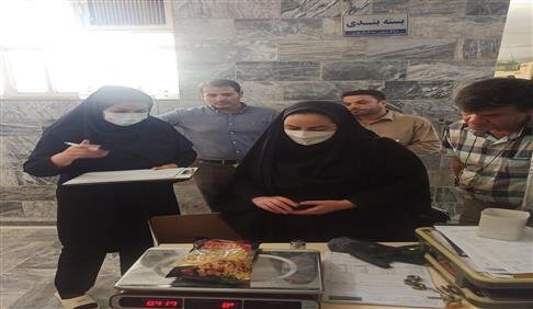 اجرای طرح بررسی کم فروشی و الزامات برچسب گذاری فرآورده های تولیدی در بروجرد