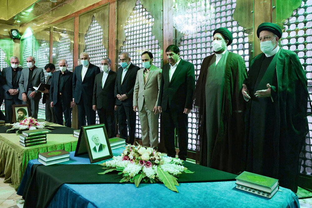 رئیسی و اعضای هیات دولت بر سر مزار هاشمی رفسنجانی + عکس