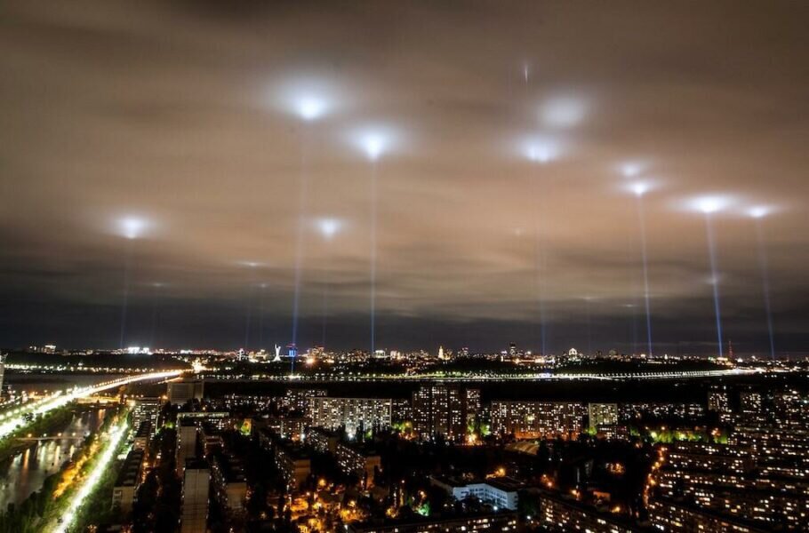 عکس | حمله آدم فضایی ها به آسمان اوکراین؟