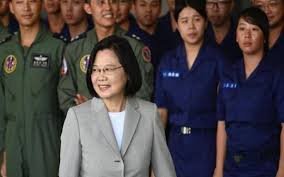 بازدید رئیس‌جمهوری تایوان از یک پایگاه نظامی