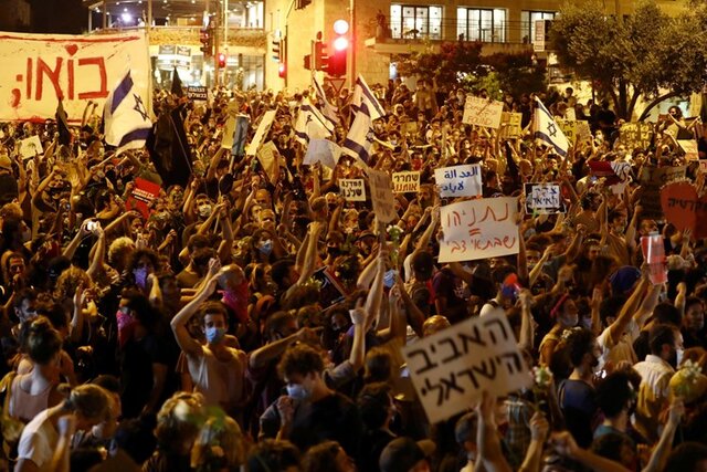 تظاهرات بی‌سابقه مخالفان نتانیاهو در ۱۲۰۰ نقطه اراضی اشغالی/ درگیری پلیس با معترضان