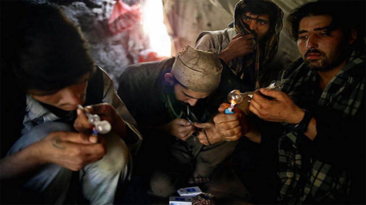 بدترین و عجیب‌ترین نوع اعتیاد در پاکستان چیست؟/ عکس
