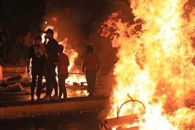 معترضان مقر حزب دموکرات کردستان در سلیمانیه را به آتش کشیدند