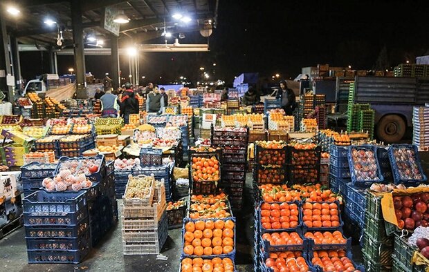 توزیع میوه شب یلدا در میادین میوه و تره بار ۴۰ درصد ارزان تر