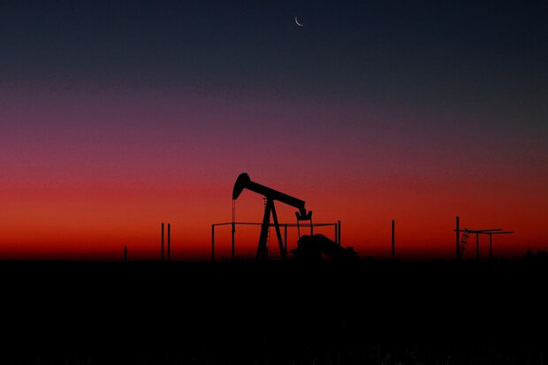 قیمت نفت خام با گسترش محدودیت‌های قرنطینه‌ای افت کرد