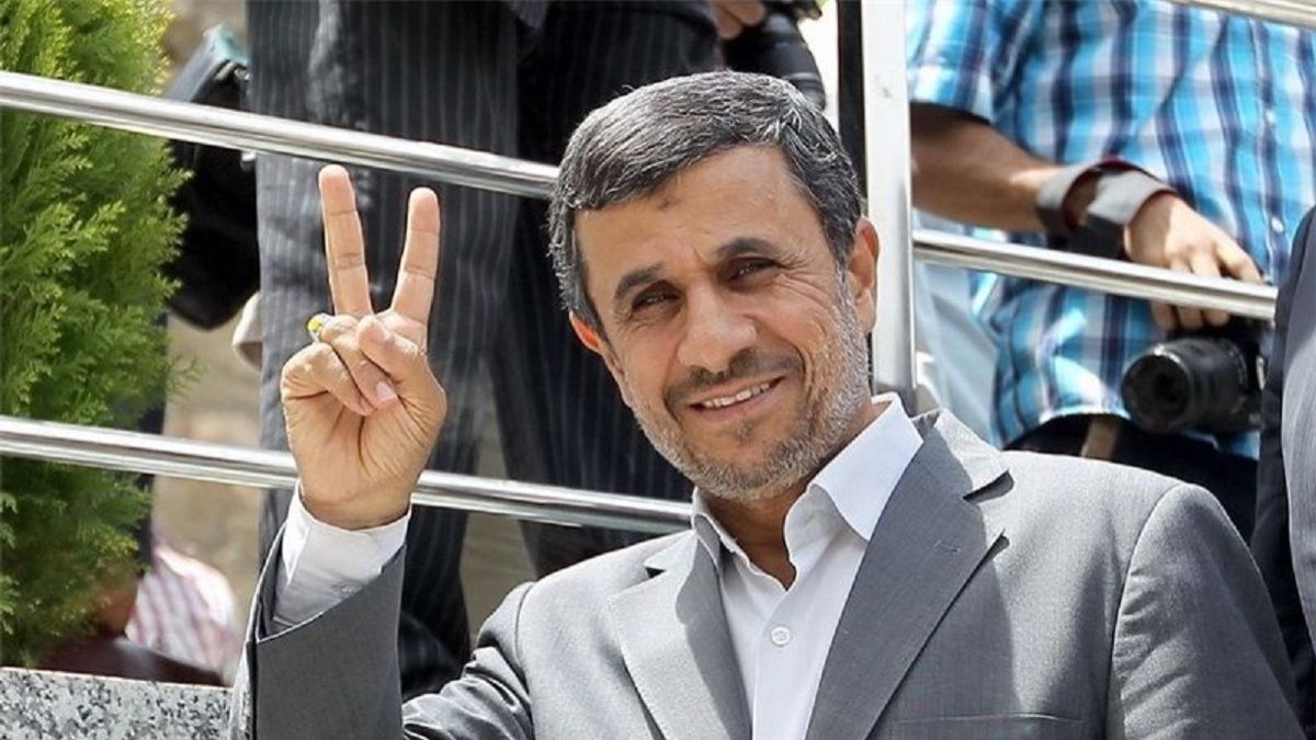 احمدی‌نژاد از کسی آتو دارد؟