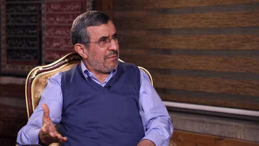 احمدی نژاد برای جمع کردن افراد در مقابل خانه‌اش هزینه می‌کند