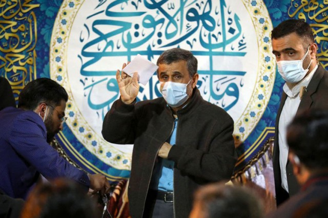 وعده جدید احمدی‌نژاد؛ یارانه ۴۰ دلاری/ محمود همچنان با یارانه وسوسه انگیز می‌تازد