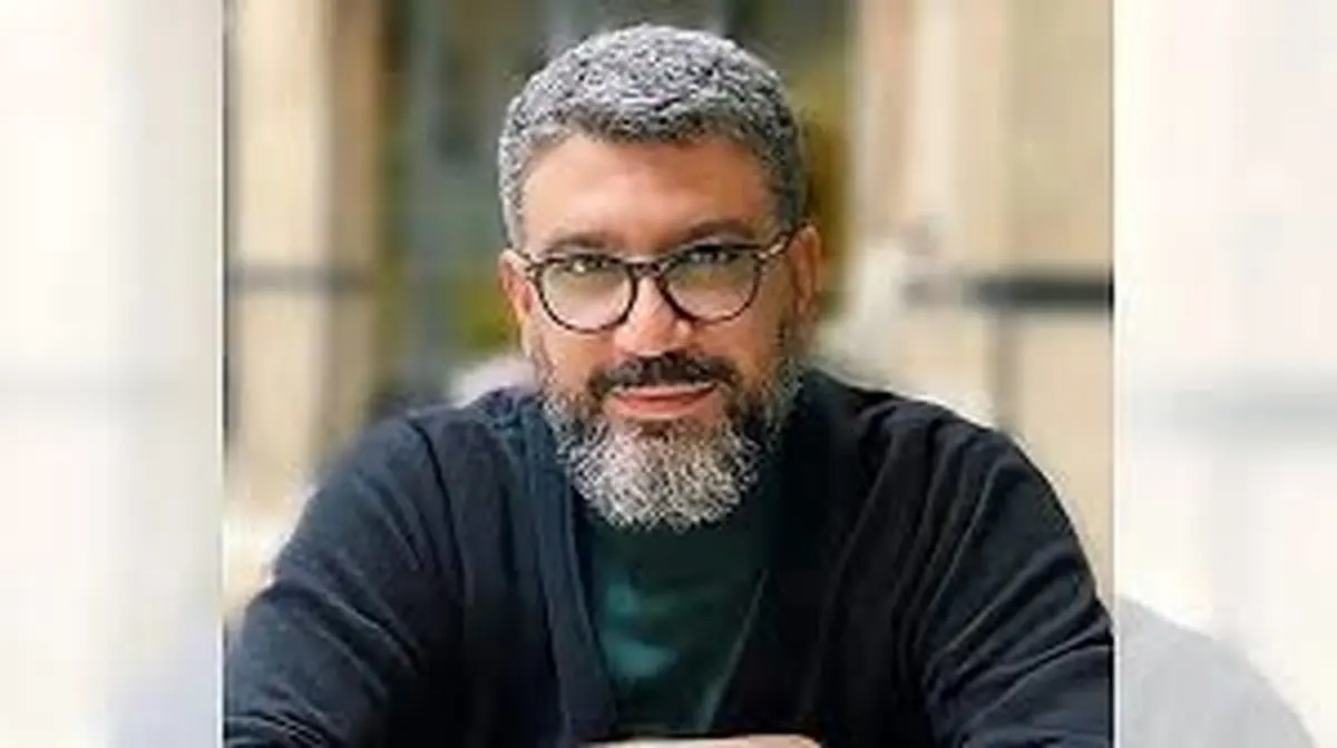 دختر رضا رشیدپور در کنار پدر و مادرش